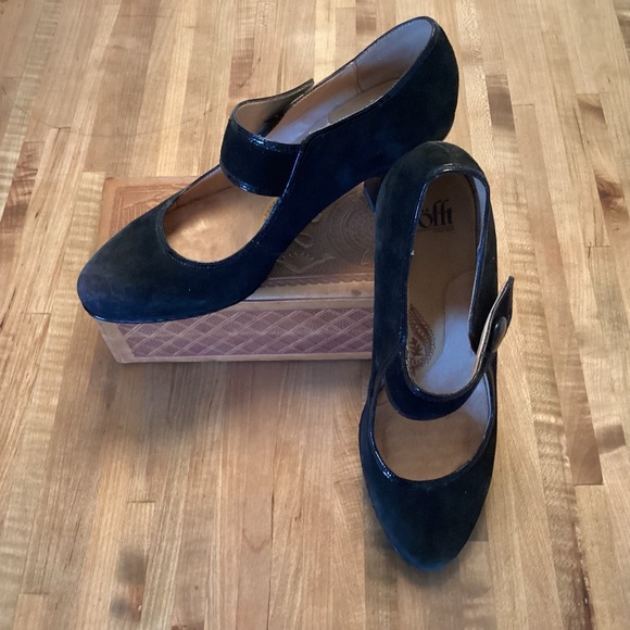 Sofft Black Suede Mary Jane Candra Almond Toe 2.5” Heels 9.5 W - Picture 1 of 11